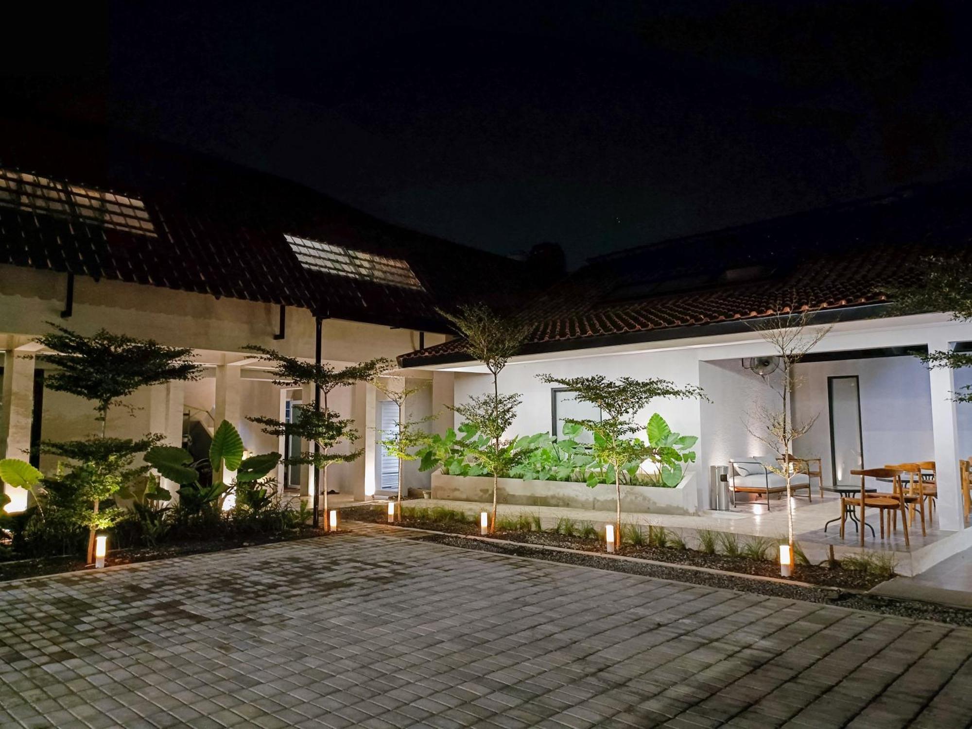 Fx Stay & Coffee Yogyakarta Ngoại thất bức ảnh